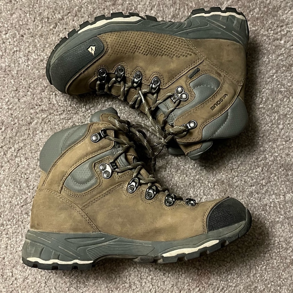 Vasque St. Elias Hiking Boots